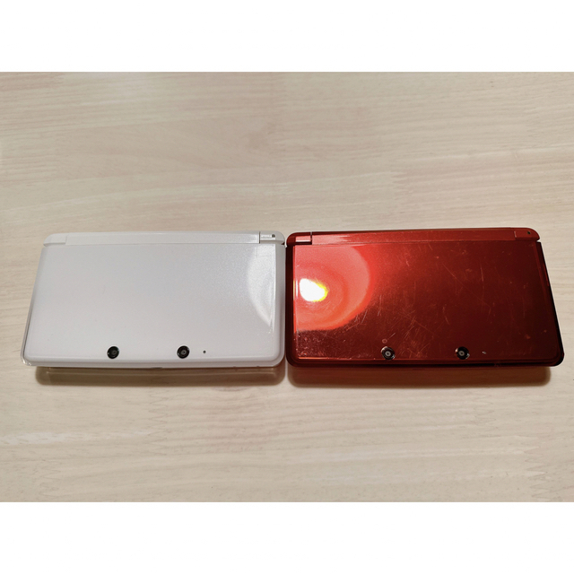 任天堂(ニンテンドウ)のニンテンドー　3DS アイスホワイト　フレアレッド　セット エンタメ/ホビーのゲームソフト/ゲーム機本体(携帯用ゲーム機本体)の商品写真