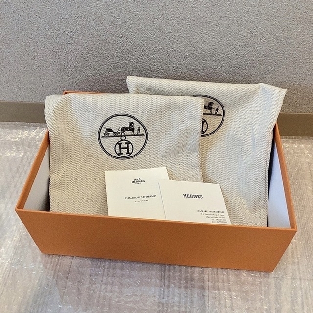 Hermes(エルメス)の本日限り！【HERMES】サンダル レジェンド　ゴールドカーフ レディースの靴/シューズ(サンダル)の商品写真