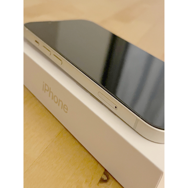 iPhone(アイフォーン)のアップル iPhone13 128GB スターライト simフリー スマホ/家電/カメラのスマートフォン/携帯電話(スマートフォン本体)の商品写真