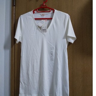ユニクロ(UNIQLO)のユニクロ 新品タグ付き  VネックTシャツ(Tシャツ(半袖/袖なし))