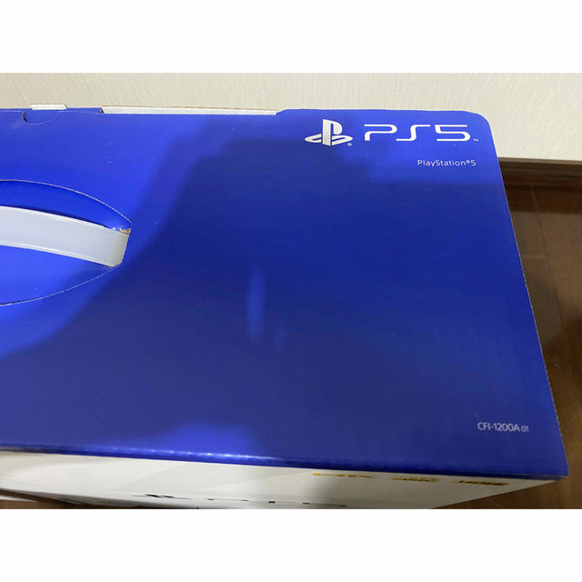 SONY(ソニー)のPlayStation5通常版（CFl1200A01） エンタメ/ホビーのゲームソフト/ゲーム機本体(家庭用ゲーム機本体)の商品写真