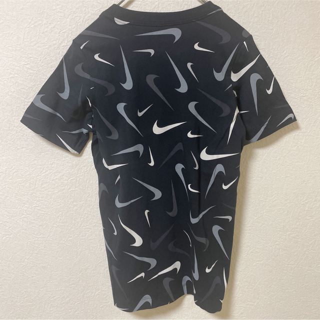 NIKE(ナイキ)のナイキ NIKE ジュニア NSW スウッシュ  ショートスリーブシャツ キッズ/ベビー/マタニティのキッズ服男の子用(90cm~)(Tシャツ/カットソー)の商品写真