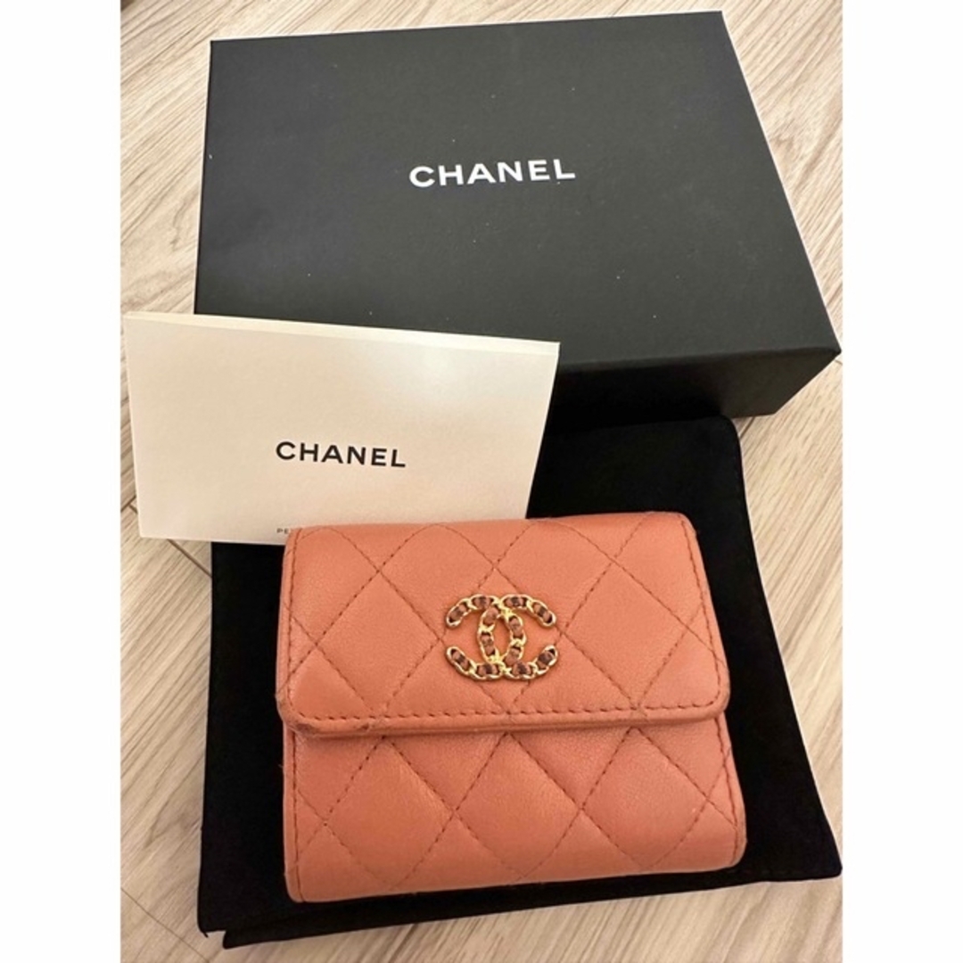 CHANEL(シャネル)のCHANEL ピンク 三つ折り財布 希少 レディースのファッション小物(財布)の商品写真