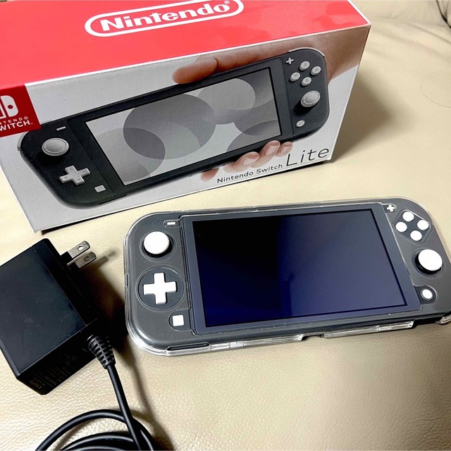 Nintendo Switch(ニンテンドースイッチ)のSwitch Light グレー カバー付き 液晶フィルム付き エンタメ/ホビーのゲームソフト/ゲーム機本体(家庭用ゲーム機本体)の商品写真