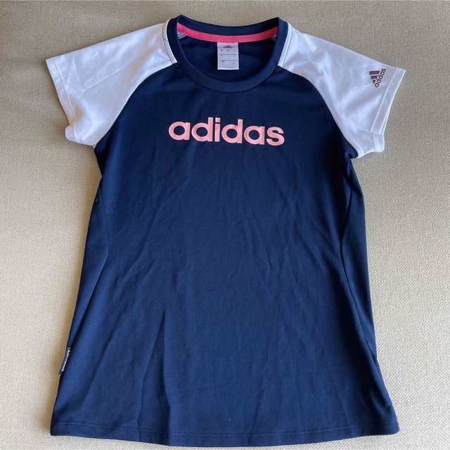 adidas(アディダス)のアディダス　Tシャツ　上着　セット　運動着　ウェア レディースのトップス(Tシャツ(半袖/袖なし))の商品写真