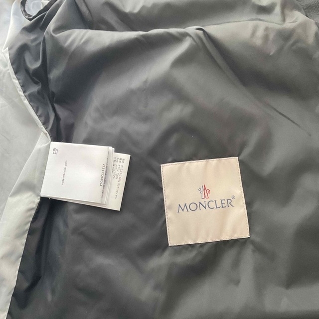 MONCLER(モンクレール)のMONCLER モンクレール　ジャケット　グレー メンズのジャケット/アウター(ナイロンジャケット)の商品写真