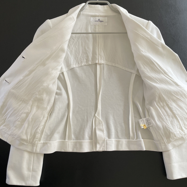 Courreges(クレージュ)のクレージュ　ジャケット　コットンストレッチ　白　入学式　Mサイズ レディースのジャケット/アウター(テーラードジャケット)の商品写真