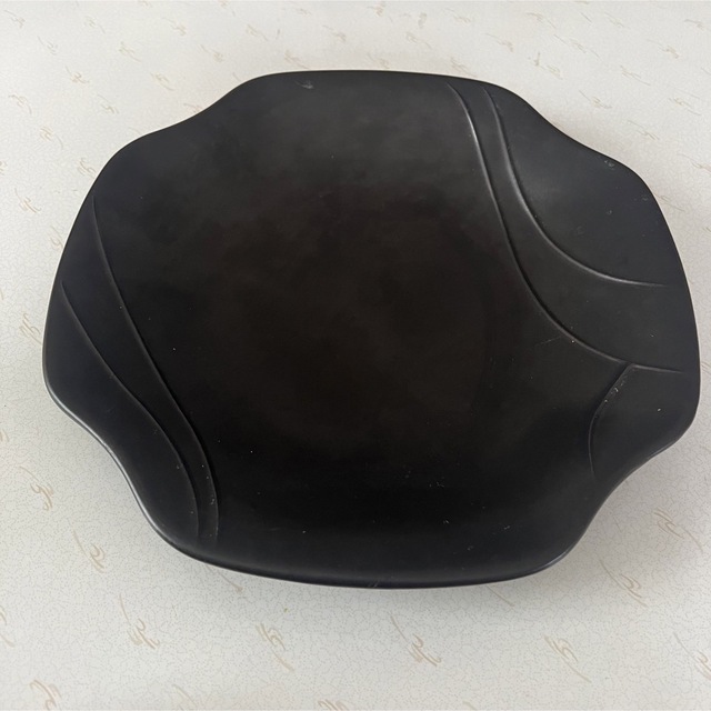 黒 大皿 陶器 インテリア/住まい/日用品のキッチン/食器(食器)の商品写真