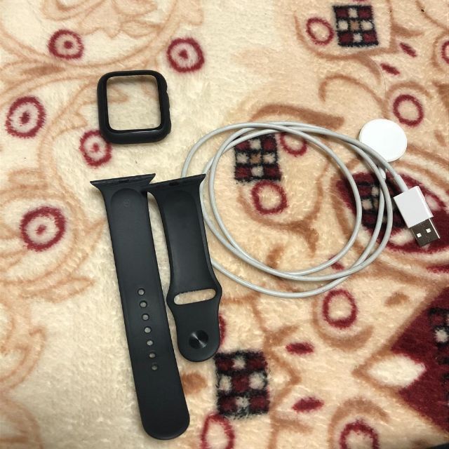 Apple Watch SE GPSモデル 44mm MYDT2J ブラック スマホ/家電/カメラのスマホアクセサリー(その他)の商品写真