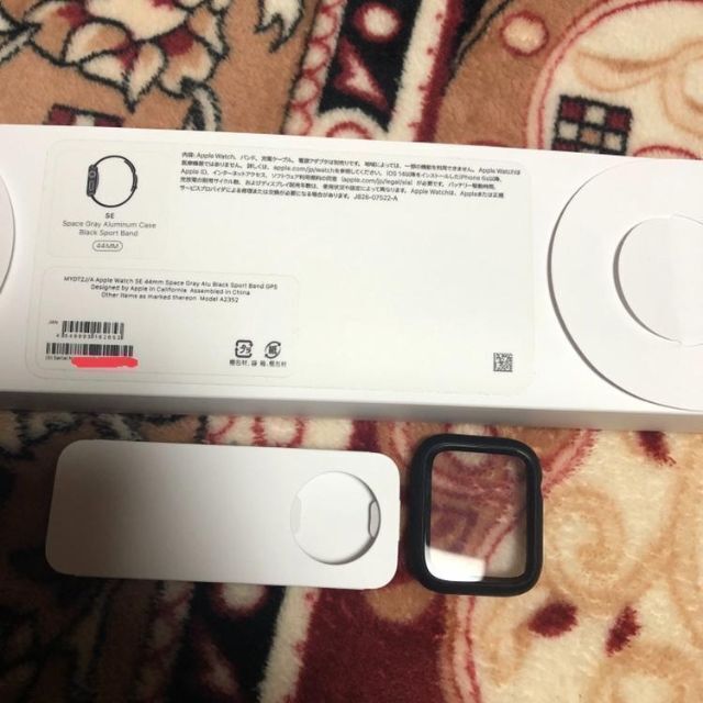 Apple Watch SE GPSモデル 44mm MYDT2J ブラック スマホ/家電/カメラのスマホアクセサリー(その他)の商品写真