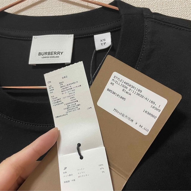 BURBERRY(バーバリー)のバーバリー　Tシャツ　ブラック　XSサイズ 半袖　Burberry レディースのトップス(Tシャツ(半袖/袖なし))の商品写真