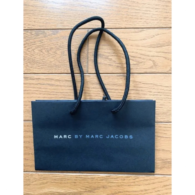 MARC BY MARC JACOBS(マークバイマークジェイコブス)のMARC BY MARC JACOBS マークジェイコブス　ショップ袋　紙袋 レディースのバッグ(ショップ袋)の商品写真