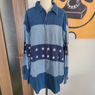 ゲス(GUESS)の☆GUESS　ゲス　星柄デニムシャツ　オーバーサイズ(シャツ/ブラウス(長袖/七分))