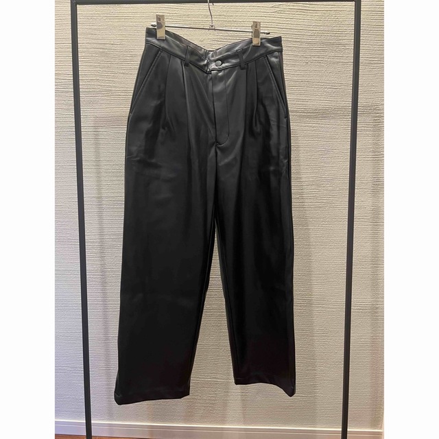 JUHA ユハ SYNTHETIC LEATHER TAPERED レザーパンツの通販 by n 即購入 ...