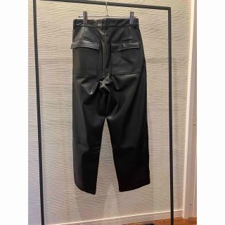 JUHA ユハ SYNTHETIC LEATHER TAPERED レザーパンツ | vrealitybolivia.com
