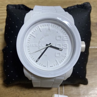 ディーゼル(DIESEL)の新品未使用　DIESEL ディーゼル　時計　腕時計　白　男女兼用(腕時計(アナログ))
