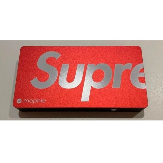 Supreme Mophie Space Station