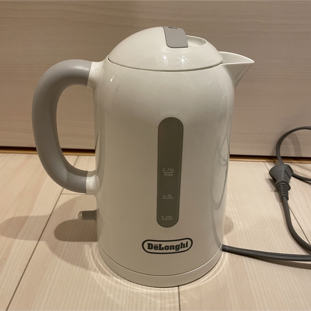 DeLonghi 【True】 電気ケトル 0.75L  JKP240J