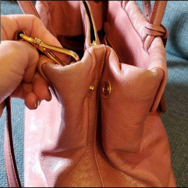 miumiu(ミュウミュウ)の本物　miu miu　ミュウミュウ　トートバッグ　ショルダーバッグ　ピンク レディースのバッグ(ショルダーバッグ)の商品写真