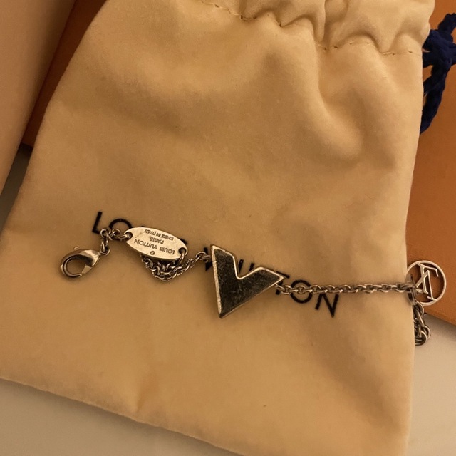 LOUIS VUITTON(ルイヴィトン)のLOUIS VUITTON エセンシャルV レディースのアクセサリー(ブレスレット/バングル)の商品写真