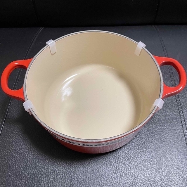 LE CREUSET(ルクルーゼ)のルクレーゼ　両手鍋　ココットロンド　18センチ　ホーロー　新品未使用 インテリア/住まい/日用品のキッチン/食器(鍋/フライパン)の商品写真