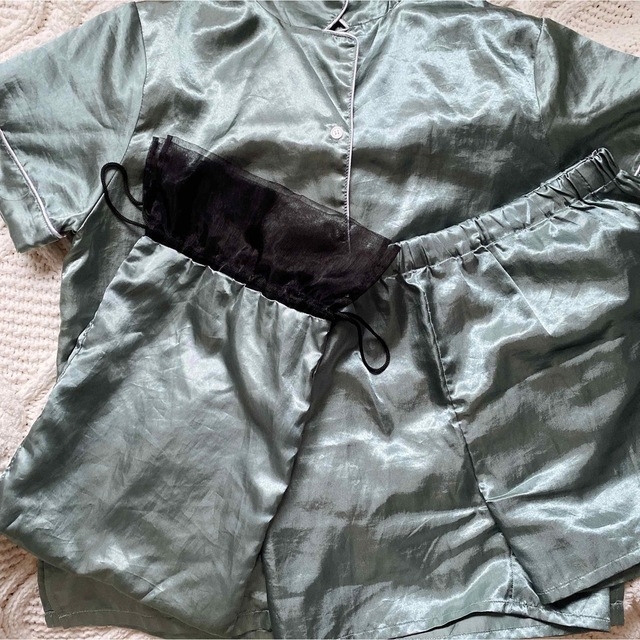 3COINS(スリーコインズ)のサテンパジャマ☆巾着付☆ レディースのルームウェア/パジャマ(パジャマ)の商品写真