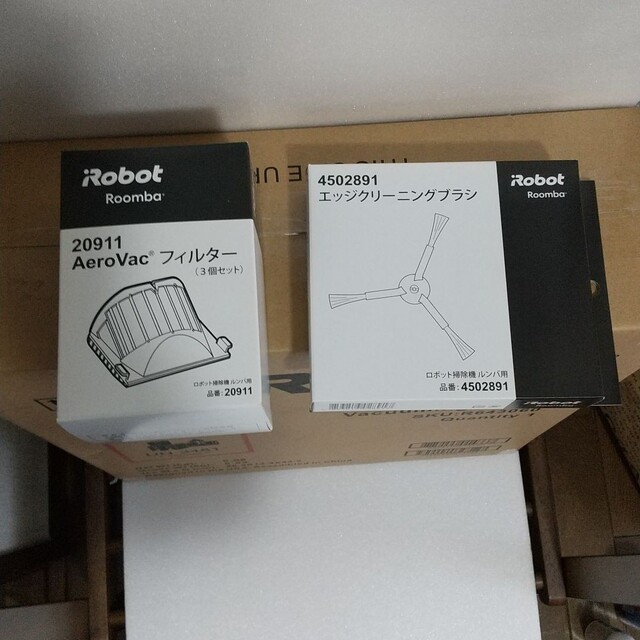 iRobot(アイロボット)の新品未開封　ROBOT ルンバ643　替えのブラシ、フィルターセット スマホ/家電/カメラの生活家電(掃除機)の商品写真