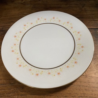 ノリタケ(Noritake)の昭和レトロ ノリタケ 花柄 小花柄 プレート 金縁 白 ホワイト 大皿 浅皿(食器)