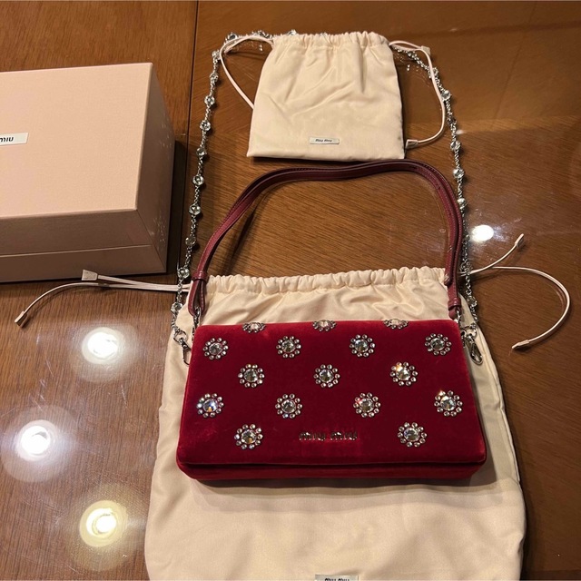 未使用：ミュウミュウ miu miu ショルダーバッグ ワインレッドクリスタル