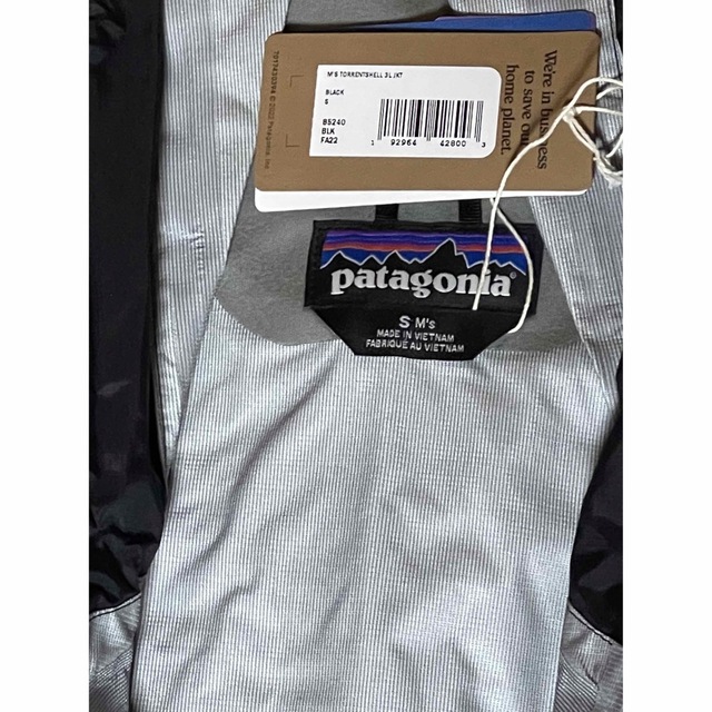 patagonia(パタゴニア)の【新品】パタゴニア トレントシェル 3L ジャケット ブラック Sサイズ   メンズのジャケット/アウター(マウンテンパーカー)の商品写真