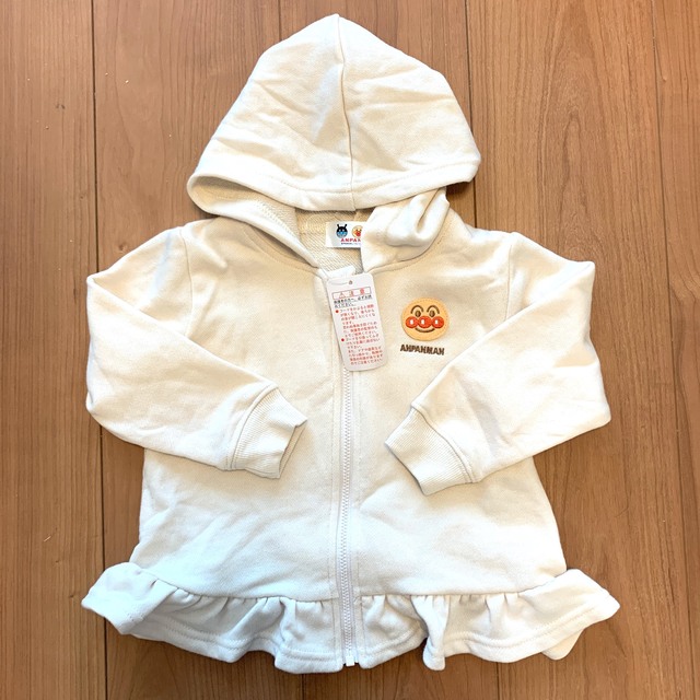 アンパンマン(アンパンマン)のアンパンマン　新品　ジップパーカー　90㎝ キッズ/ベビー/マタニティのキッズ服女の子用(90cm~)(Tシャツ/カットソー)の商品写真