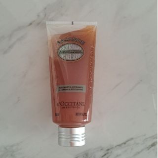 ロクシタン(L'OCCITANE)のLOCCITANE 新品ロクシタンアーモンドボディシャワースクラブ200ml(ボディスクラブ)