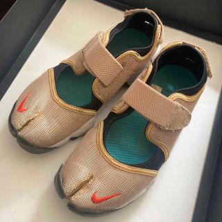 美品 NIKE ナイキ エアリフト ゴールド 25 クリーニング済