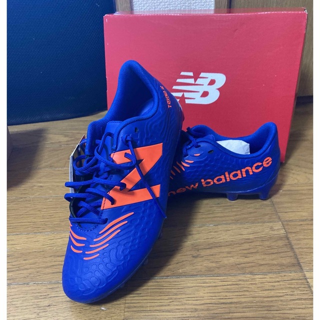 New Balance(ニューバランス)のニューバランス　サッカースパイク　新品未使用 スポーツ/アウトドアのサッカー/フットサル(シューズ)の商品写真