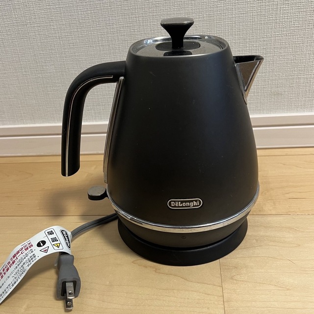 DeLonghi(デロンギ)の【ジャンク品 】デロンギケトル　KBI1200J スマホ/家電/カメラの生活家電(電気ケトル)の商品写真