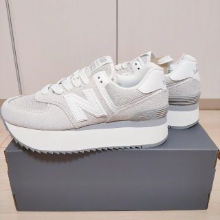 「新品 23.5cm new balance WL574ZSC 厚底 レディース」に近い商品