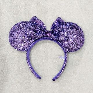 ディズニー(Disney)の【値下げ】ディズニー　カチューシャ　スパンコール（紫）(カチューシャ)