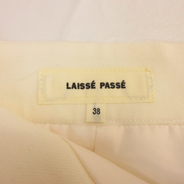 LAISSE PASSE(レッセパッセ)のレッセパッセ ショートパンツ キュロット プリーツ フホワイト 白 38 レディースのパンツ(キュロット)の商品写真