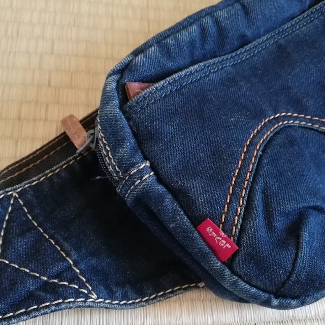 Levi's(リーバイス)の【Levi's】ボディバック　ジーンズ生地　【レア】 メンズのバッグ(ボディーバッグ)の商品写真