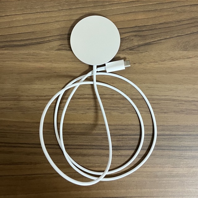 Apple(アップル)のApple MagSafe 充電器　純正 スマホ/家電/カメラのスマートフォン/携帯電話(バッテリー/充電器)の商品写真