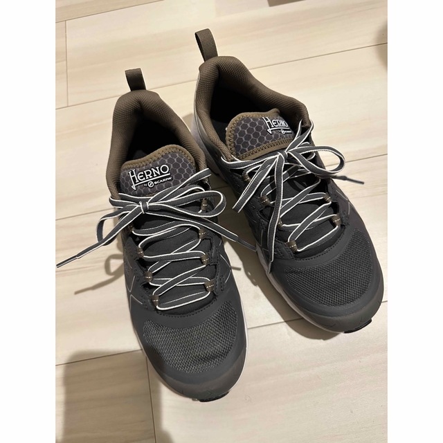 HERNO(ヘルノ)の【ヨッシ0616様　専用】HERNO × SCARPA  スニーカー　グレー メンズの靴/シューズ(スニーカー)の商品写真