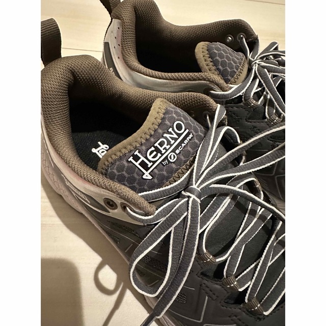 HERNO(ヘルノ)の【ヨッシ0616様　専用】HERNO × SCARPA  スニーカー　グレー メンズの靴/シューズ(スニーカー)の商品写真