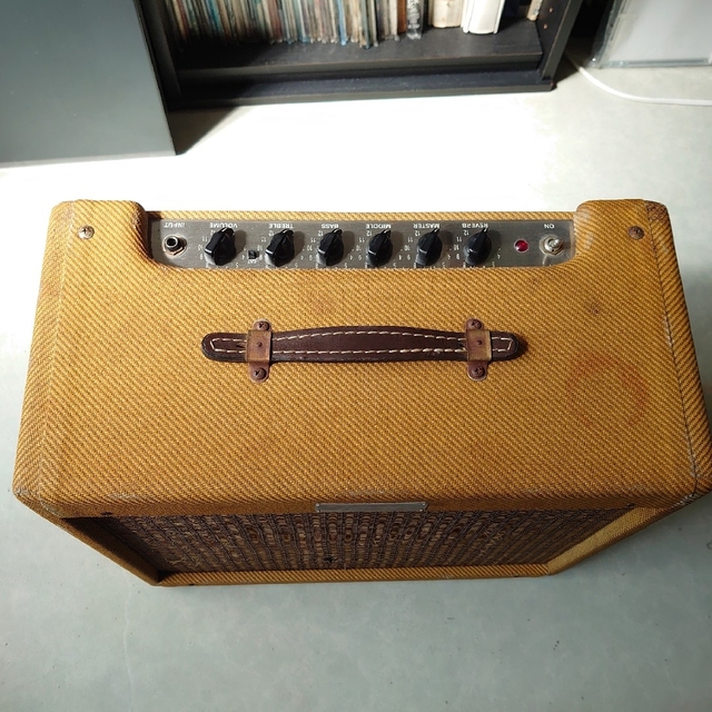 Fender(フェンダー)のBlues Junior Relic'd Tweed レリック仕様 楽器のギター(ギターアンプ)の商品写真