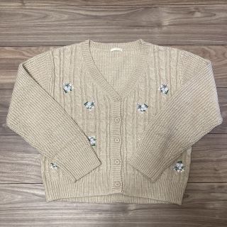 ジーユー(GU)の【美品】GU 刺繍入　ベージュ　ニット　カーディガン(カーディガン)