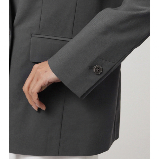 UNTITLED(アンタイトル)のアンタイトル　ダブルブレスト　テーラードジャケット レディースのジャケット/アウター(テーラードジャケット)の商品写真