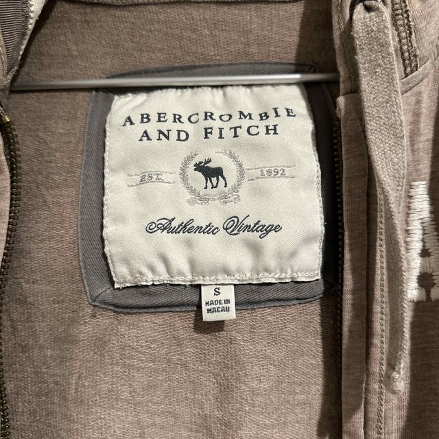 Abercrombie&Fitch(アバクロンビーアンドフィッチ)のアバクロ　パーカー レディースのトップス(パーカー)の商品写真