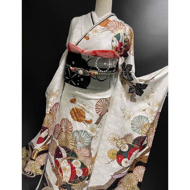 特選振袖ブランド【金彩金駒刺繍本振袖◆ホワイト 白 】黒 金 赤 特選振袖ブランド【金彩金駒刺繍本振袖◆ホワイト 白 】黒 金 赤