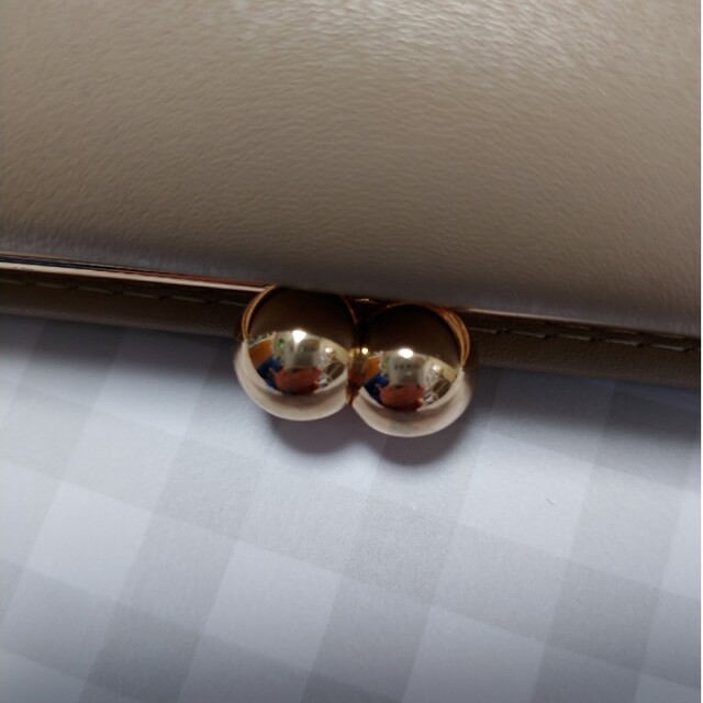 ninon　二つ折り 財布　グレイッシュベージュ レディースのファッション小物(財布)の商品写真
