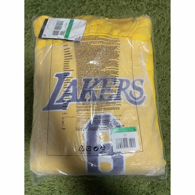 NIKE(ナイキ)のLeBron パーカー　Lakers 新品未使用タグ付き メンズのトップス(パーカー)の商品写真