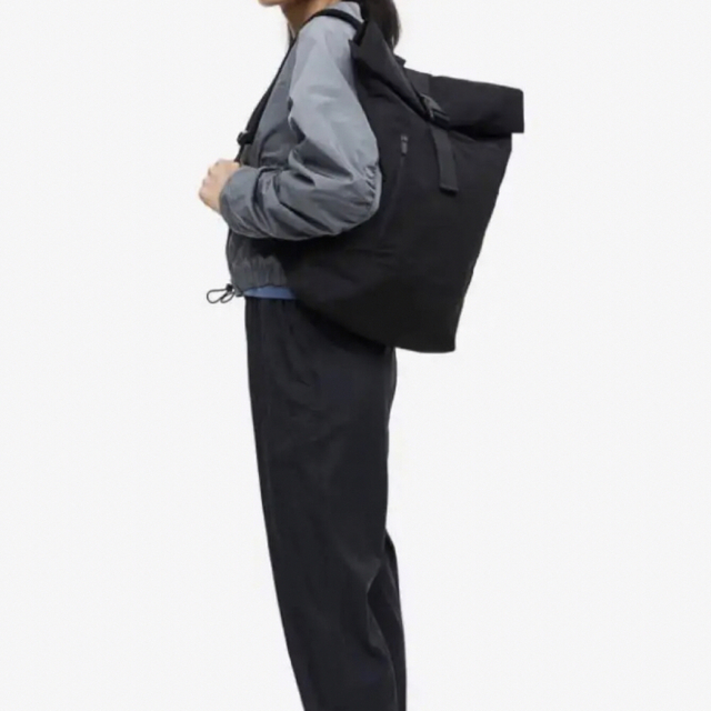 H&M(エイチアンドエム)の【新品 H&M】 ウォーターリペレントバックパック　 レディースのバッグ(ショルダーバッグ)の商品写真